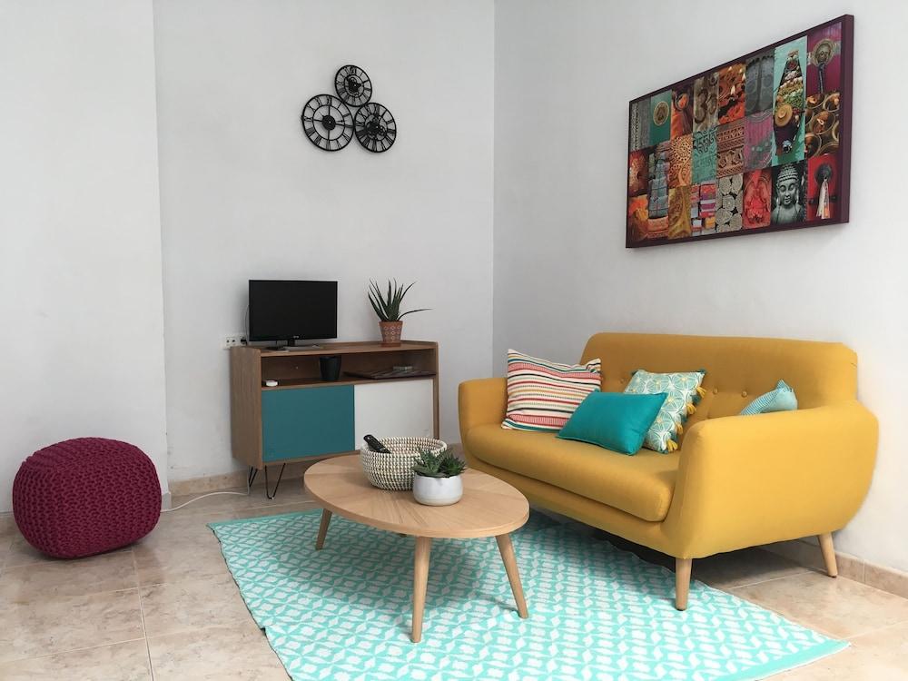 La Moraga De Poniente Malaga Hostel Málaga Exterior foto